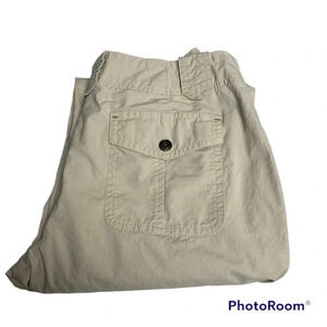 Eddie Bauer Vashon fit beige cargo capris size 4 wide belt loops